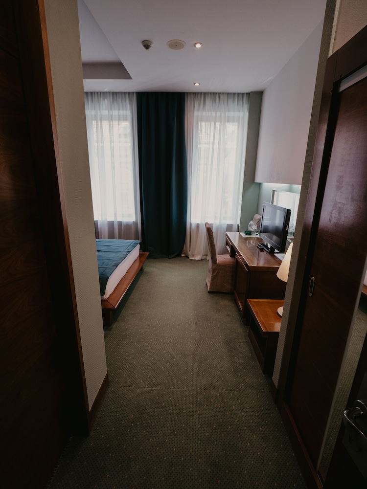 Astra Hotel 30/50