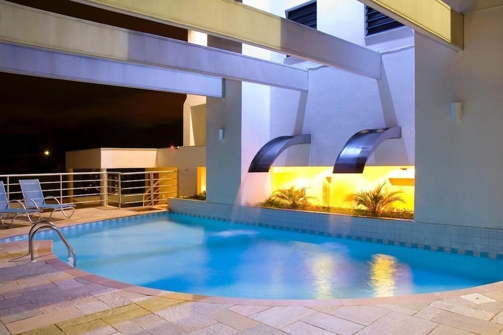 Mondrian Suite Hotel 10/82