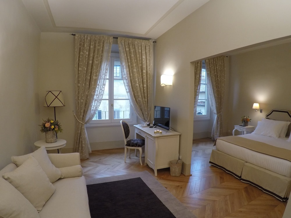 PALAZZO TOLOMEI RESIDENZA D'EPOCA 17/50