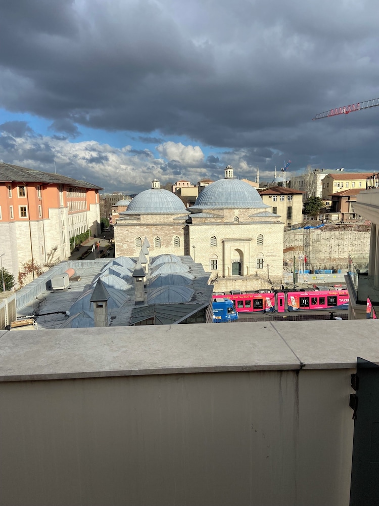 ISTANBUL TOWN HOTEL 54/62
