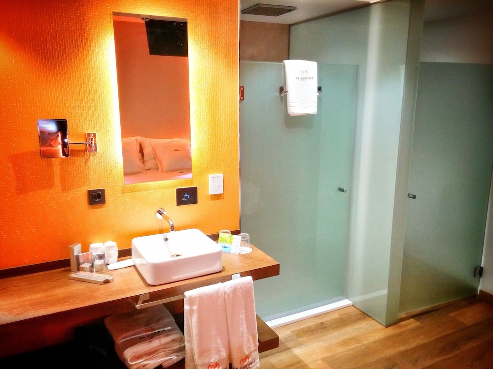 MB BOUTIQUE HOTEL 50/50