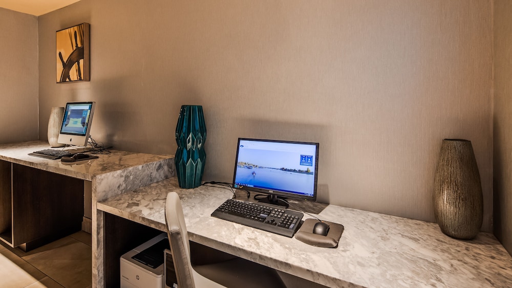 Executive Inn And Suites 29/51