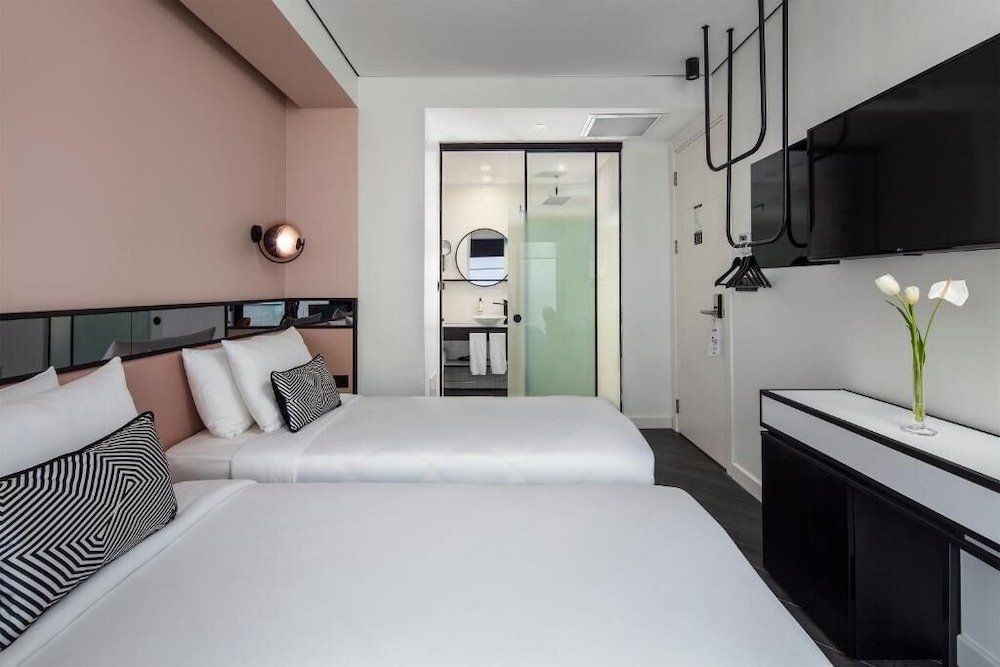 The Westist Hotel & Spa 24/69