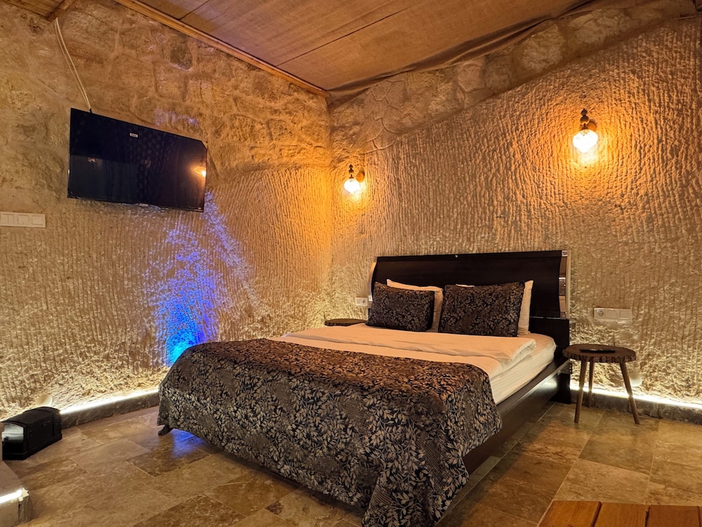 Ceran Stone House 25/50