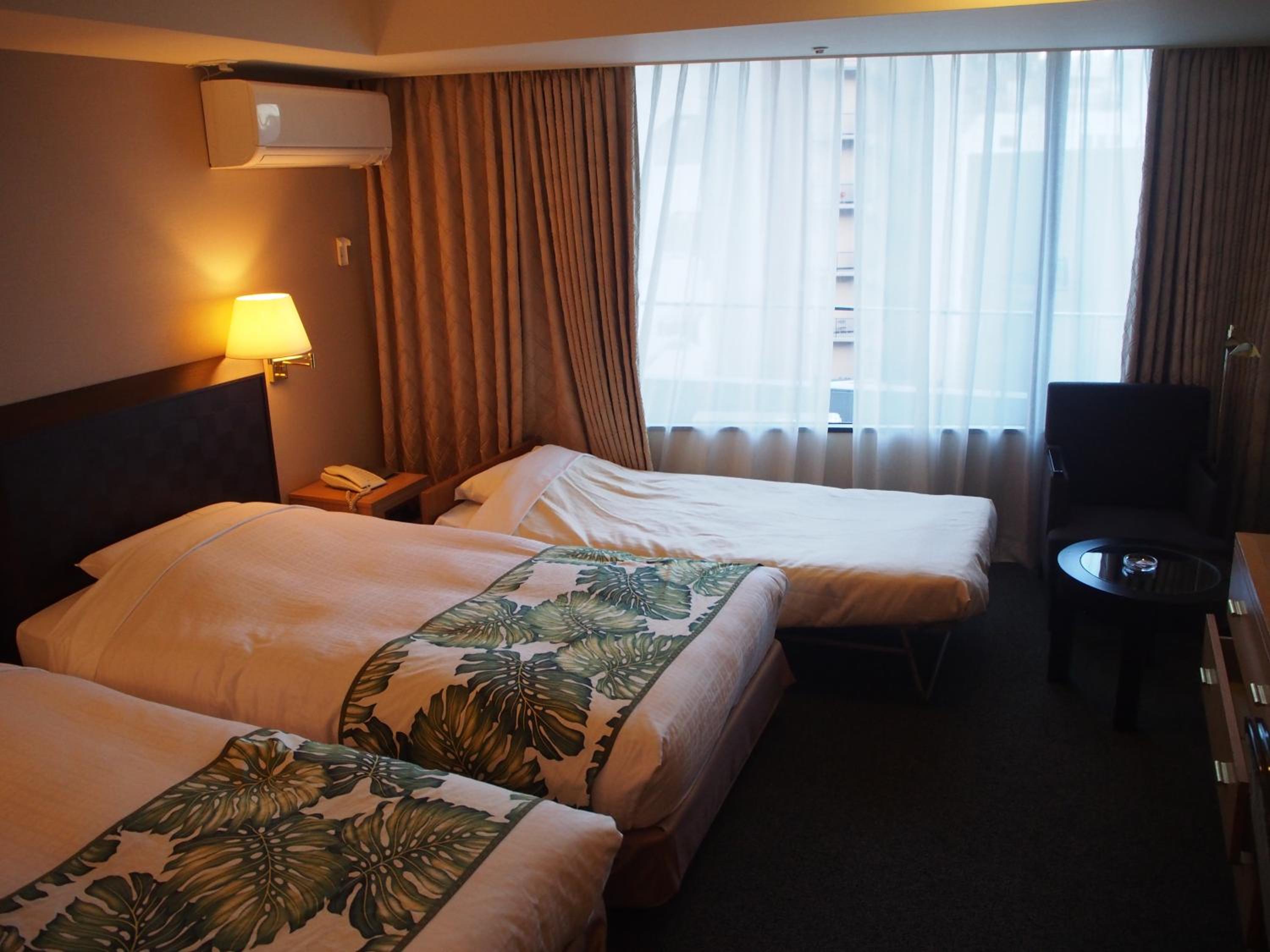 Deluxe, Twin Beds, with Extra Bed