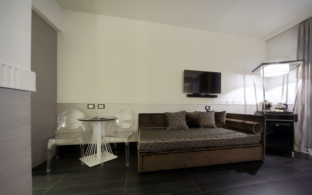 Unica Suite Rome 52/63