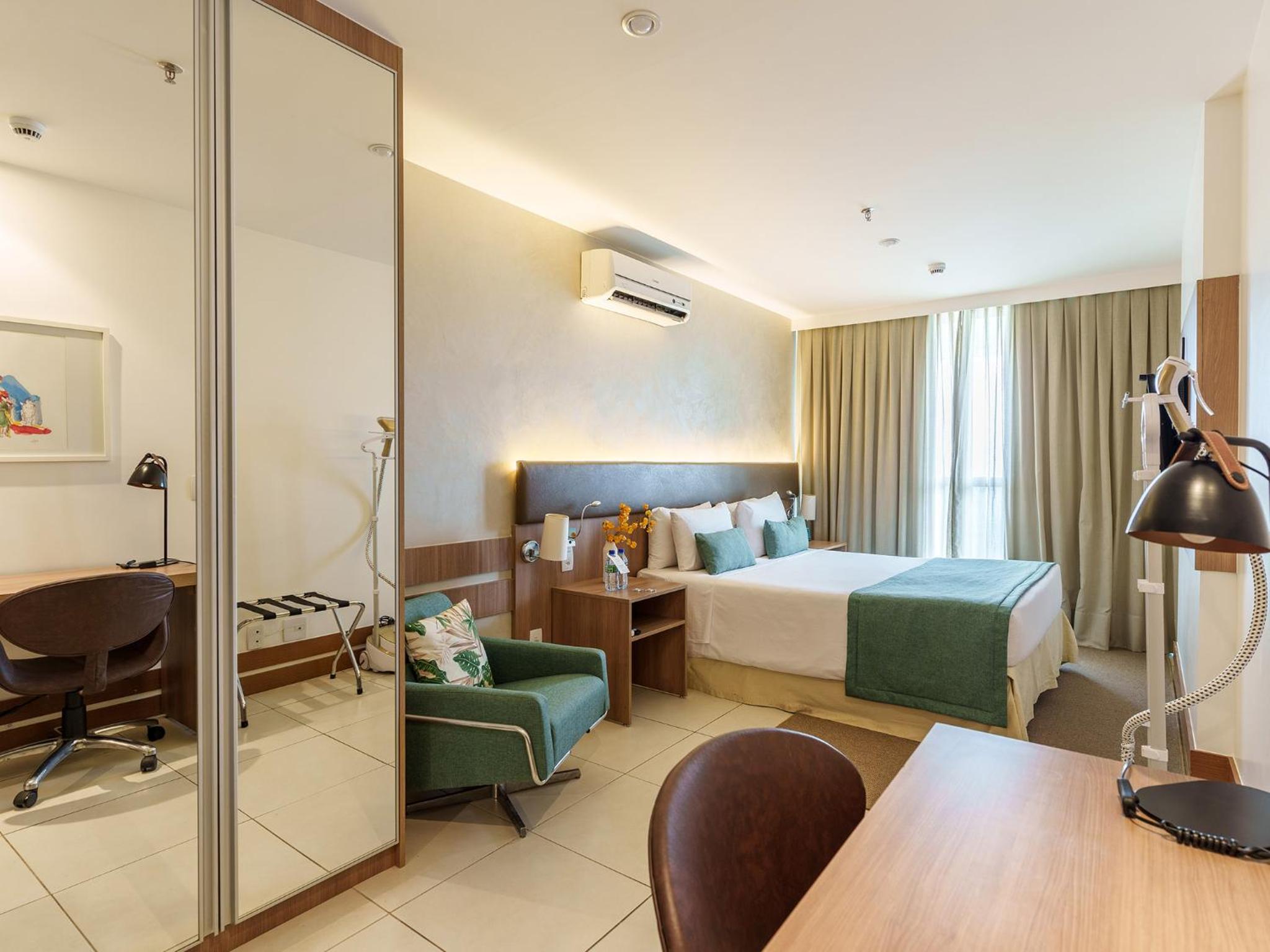 Room, Double Bed, City View 3/6