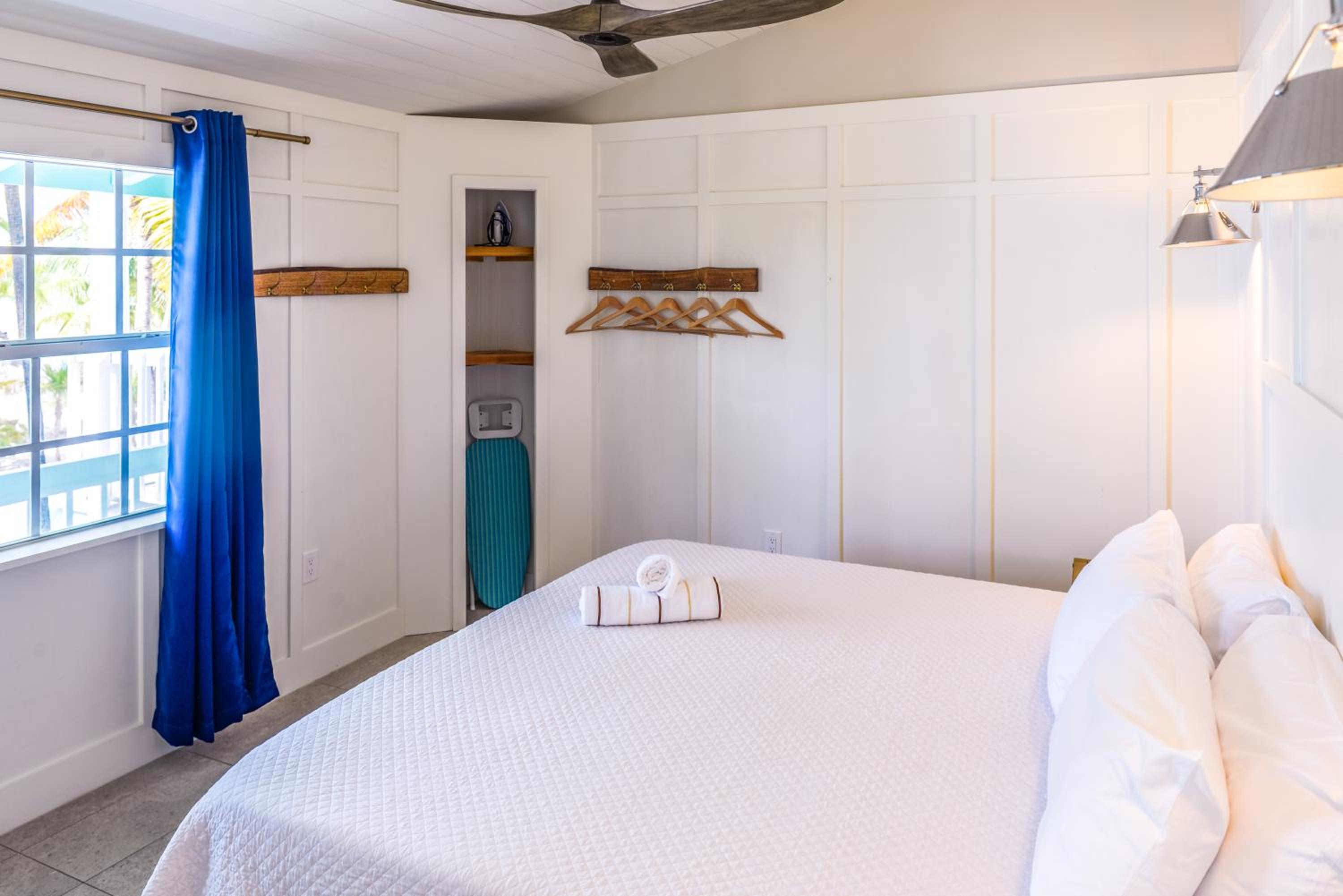 2 Bedrooms, Master, Tree House, Suite, King and Queen Bed, Water Front