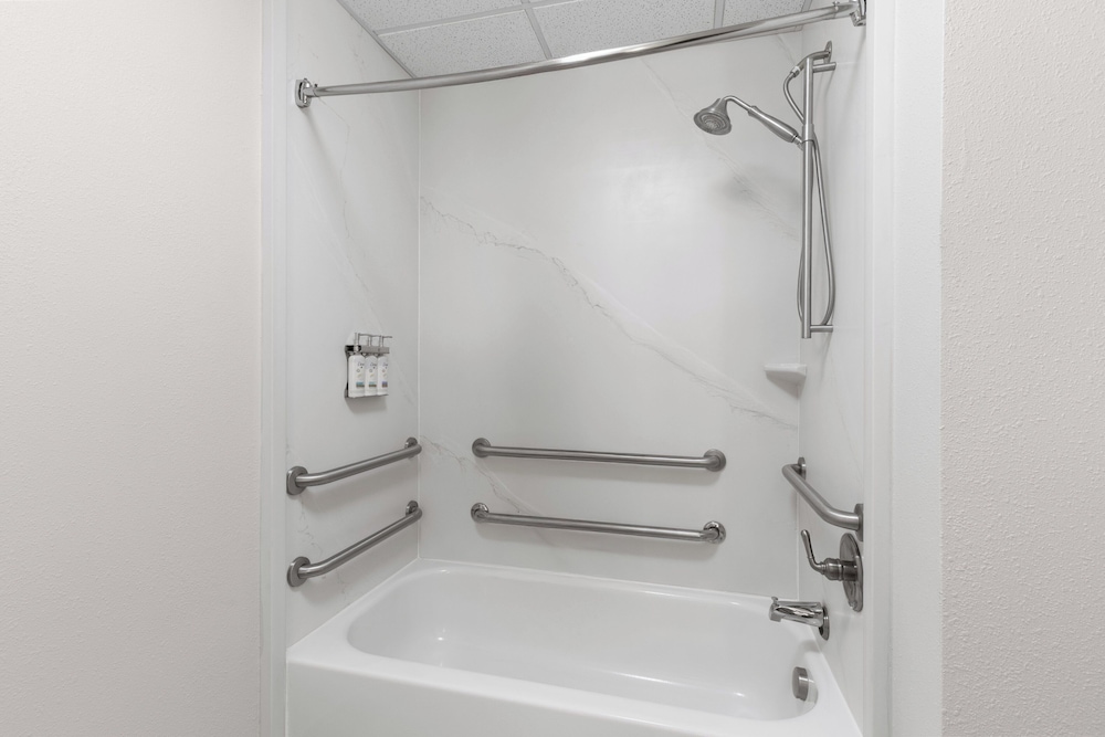 Holiday Inn Express Hotel Suites Frankfort 73/74
