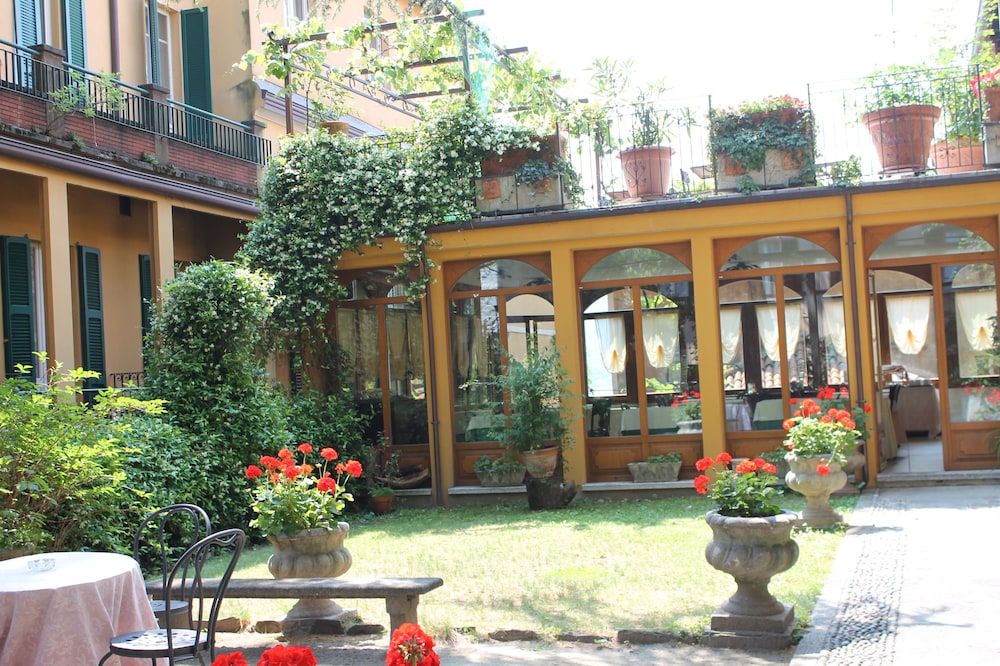 Hotel Centrale 1/50