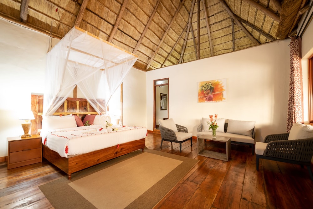 Crater Safari Lodge 5/50