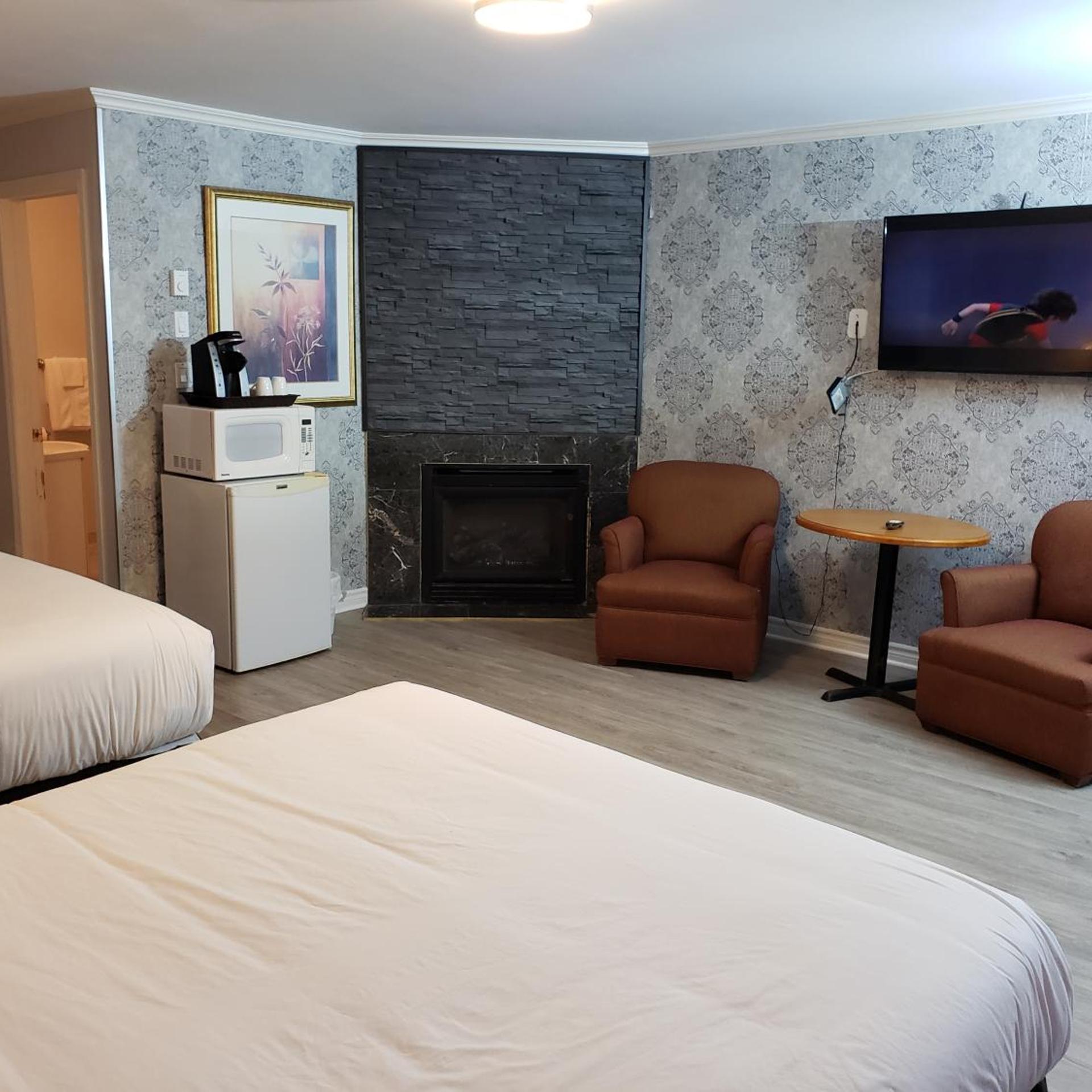 Regency Inn & Suites 24/33