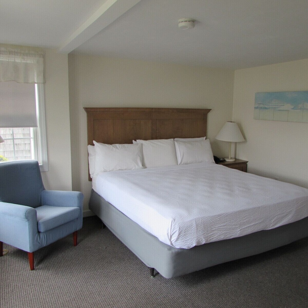Lighthouse Inn 10/50