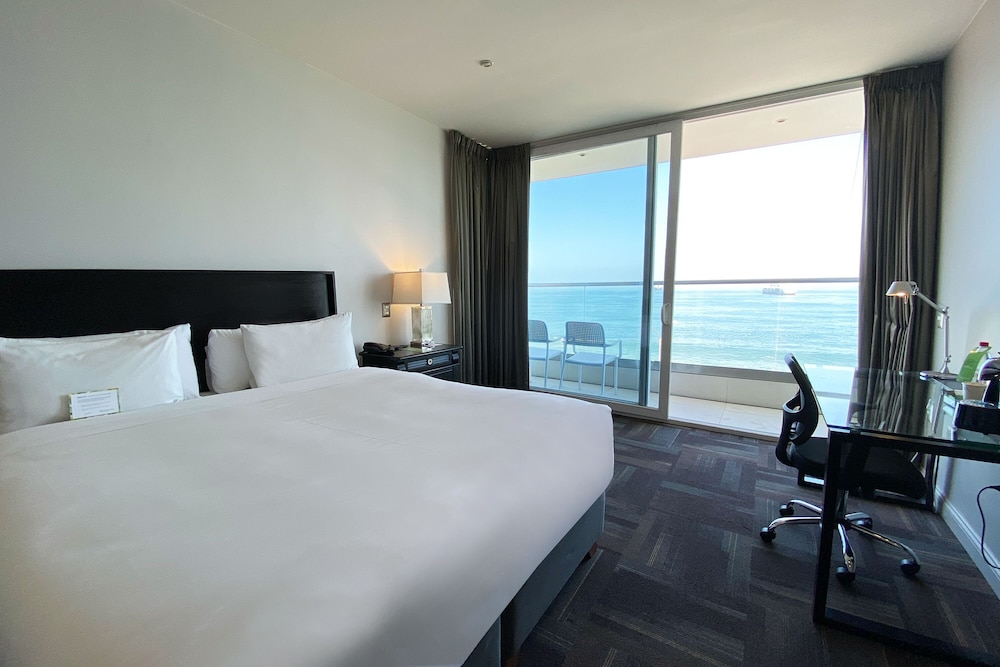 Junior Suite, King Bed, Ocean Front