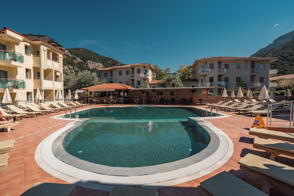 Belcehan Deluxe Hotel 46/50
