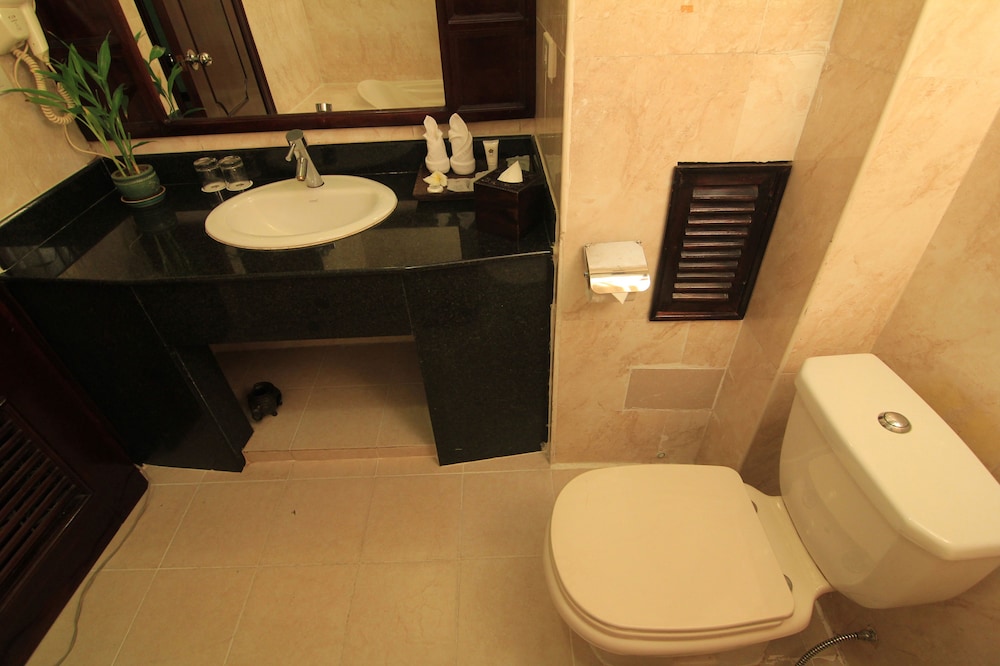 REE HOTEL 48/50