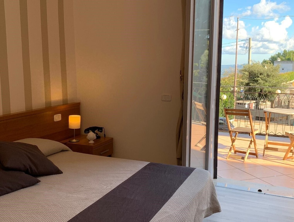 ROOM, DOUBLE OR TWIN BED, SEA VIEW