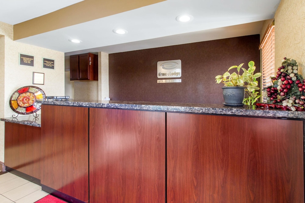 Econo Lodge Lenoir City 10/33