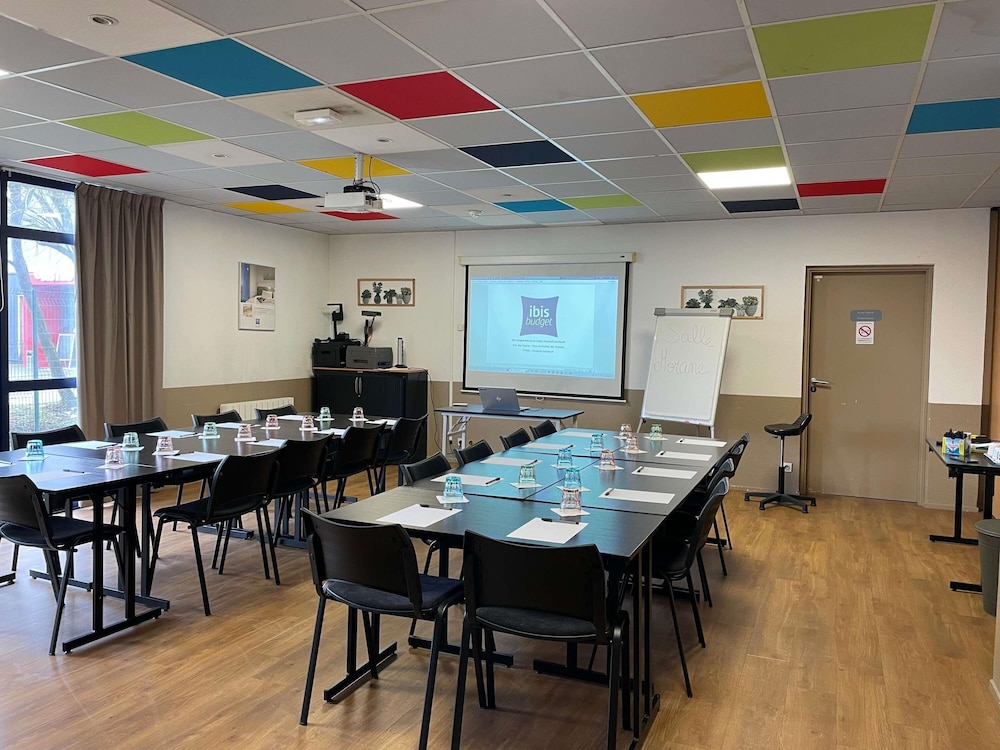 Ibis Budget Marne La Vallee Pontault Combault 54/61