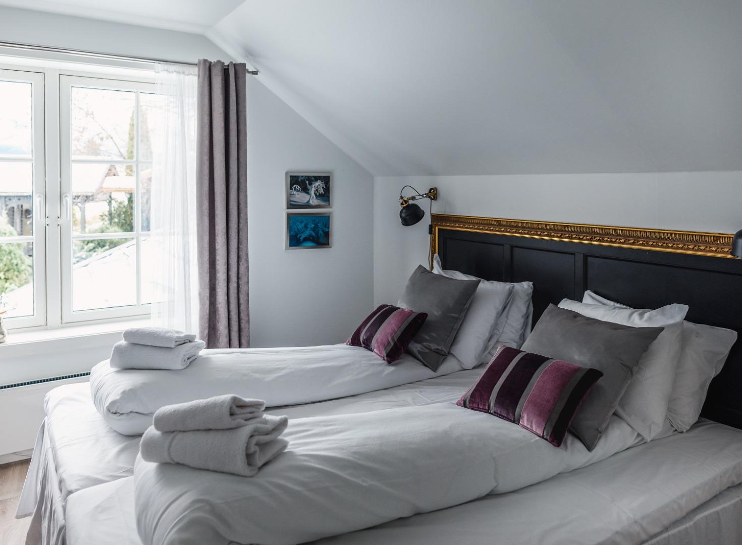 Room, Twin Beds