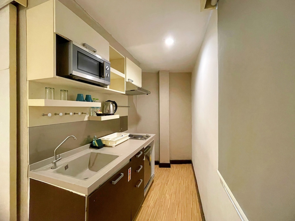 Arawana Express Phrom Phong (ex. Icheck Inn Regency Sukhumvit) 46/52