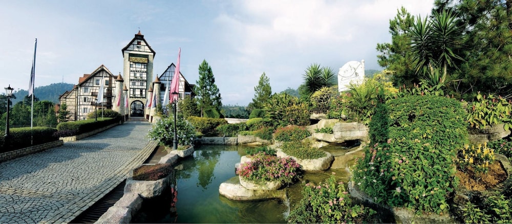 Colmar Tropicale, Berjaya Hills 72/76