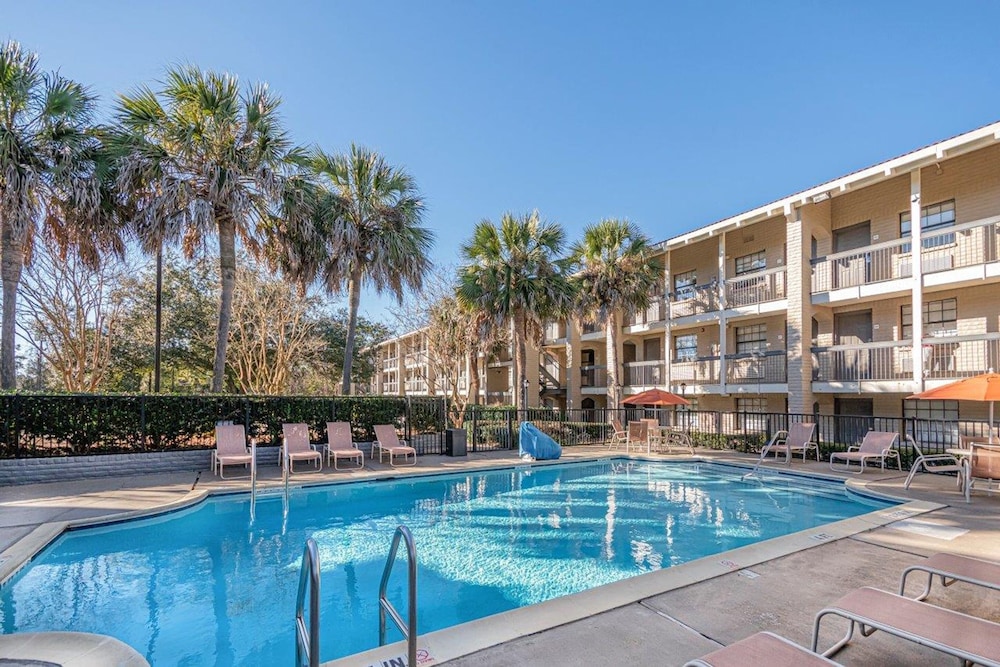 Casa Bella Inn & Suites 10/55