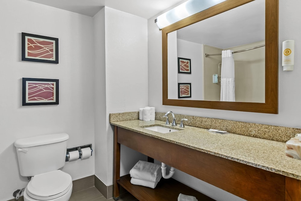 Comfort Inn & Suites Greenwood Near University 65/66