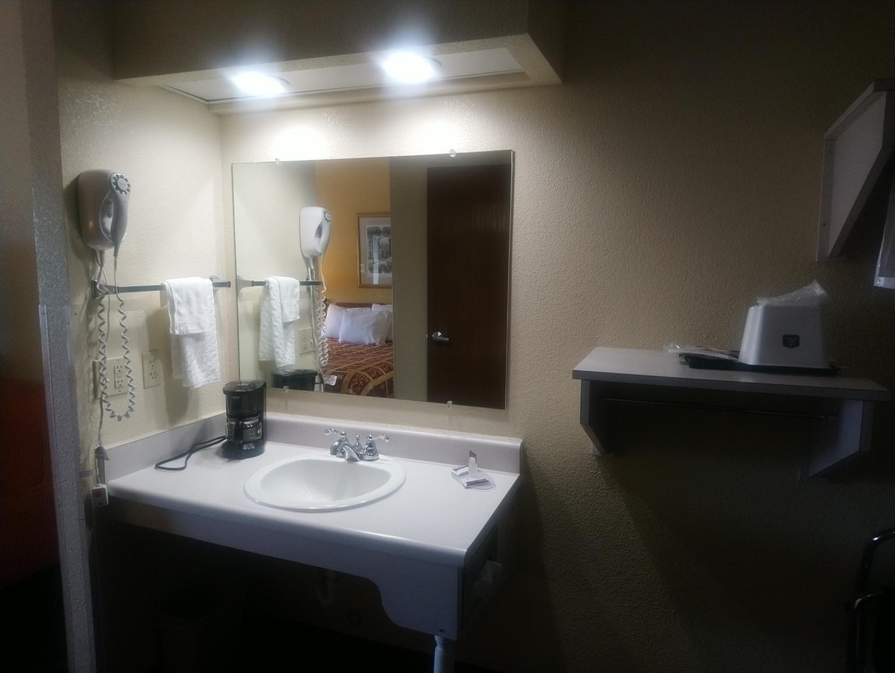 Geneva Motel Inn 26/26