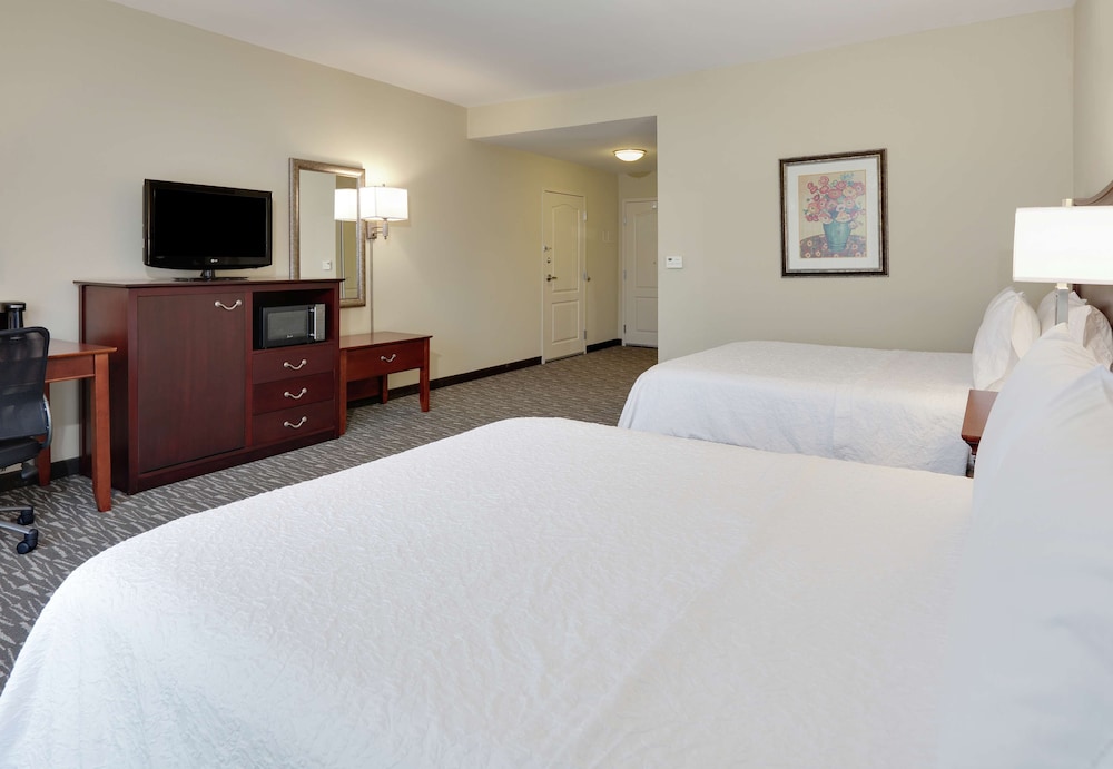 Hampton Inn & Suites Southern Pines-Pinehurst 16/42