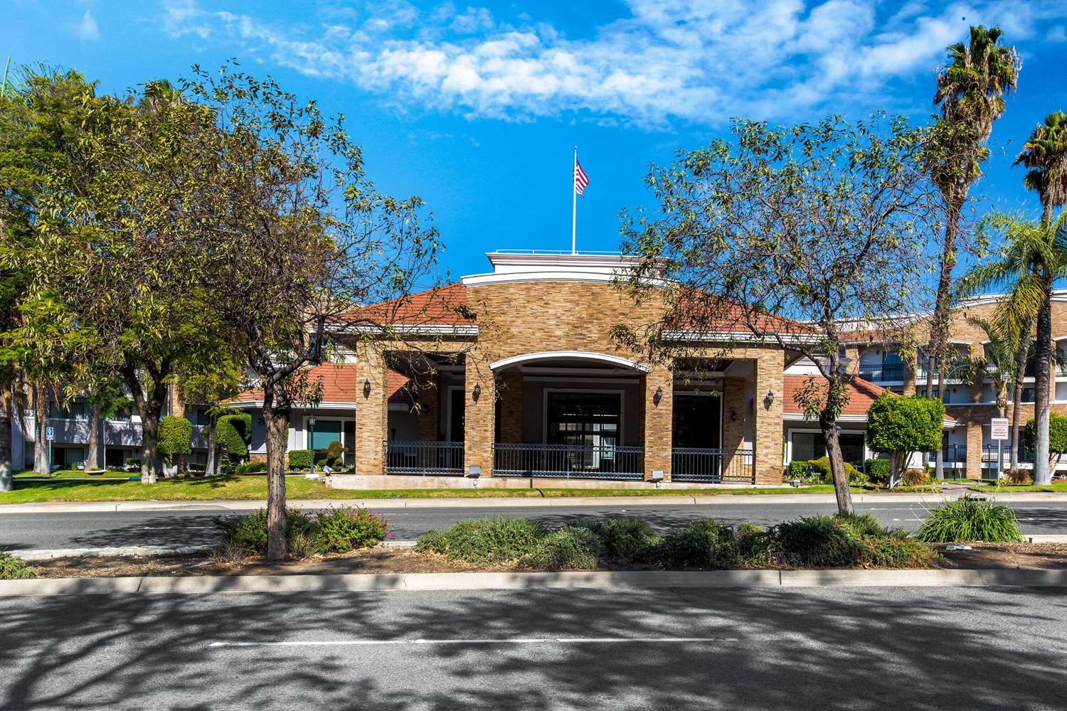 La Quinta Inn & Suites By Wyndham Pomona 48/52