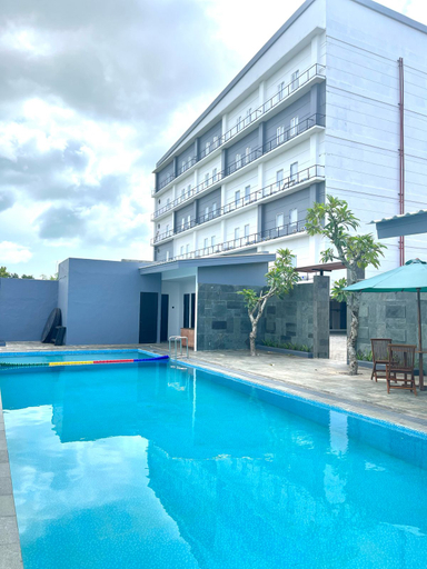Lynn Hotel Tuban 1/11