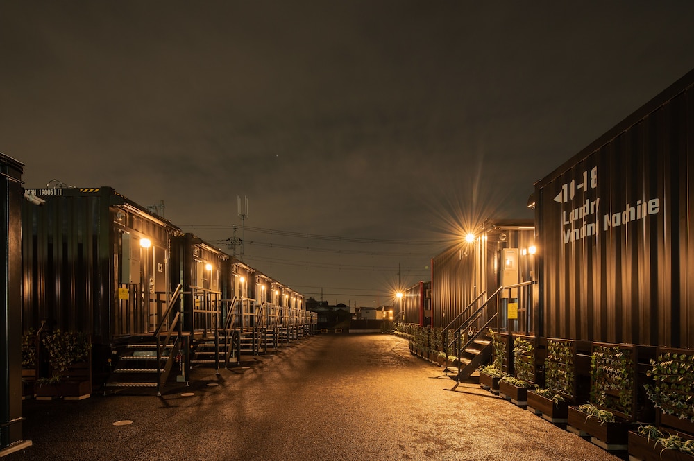 HOTEL R9 The Yard Noda 18/19