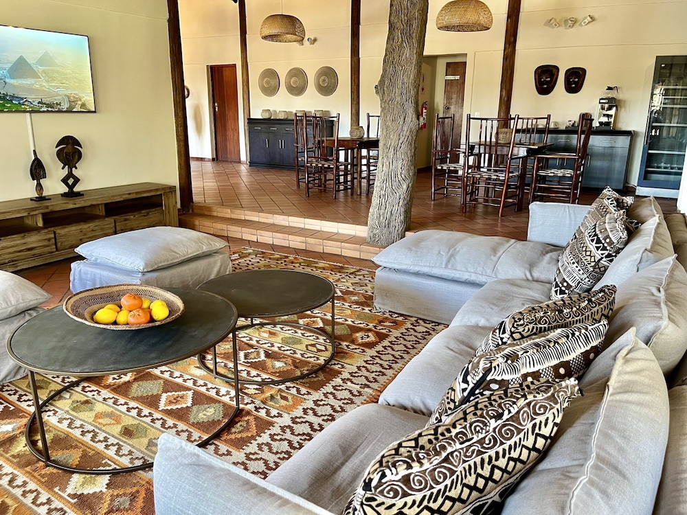 Milima Big 5 Safari Lodge 30/50
