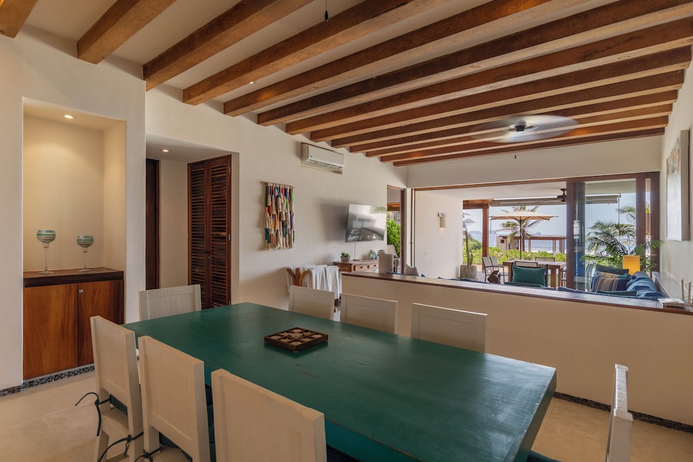 Marea Beachfront Villas 20/50
