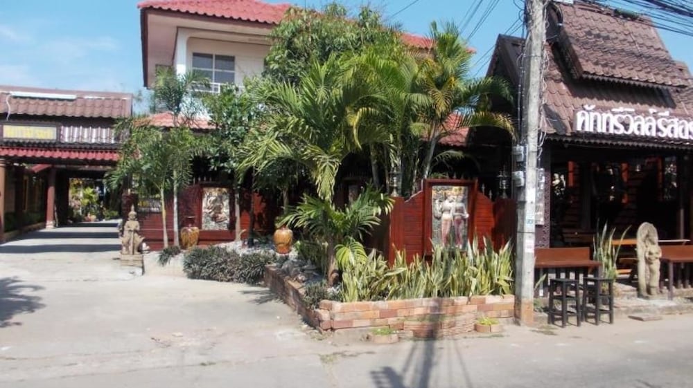 Country View Resort 6/50