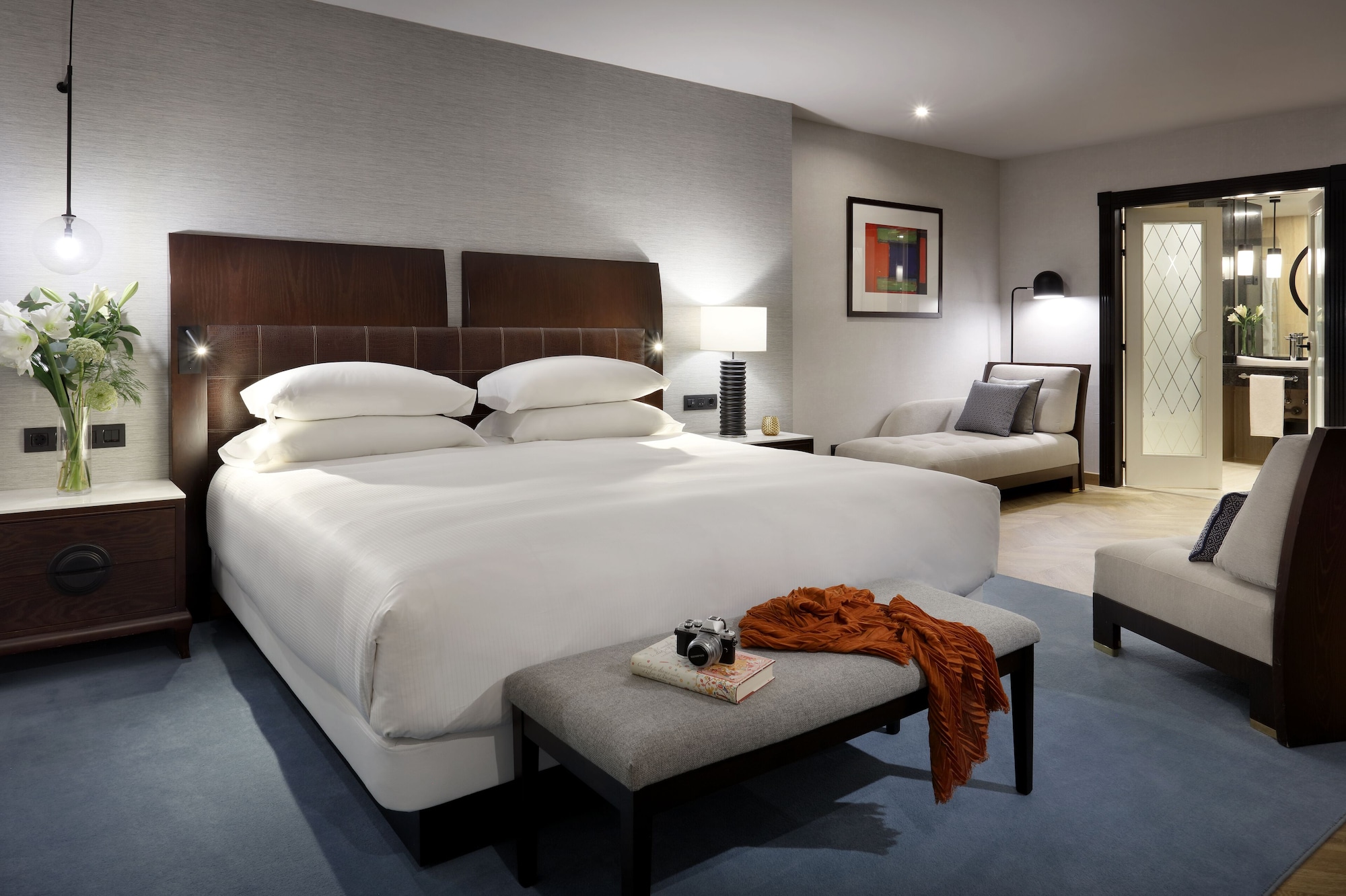 REGENCY, EXECUTIVE, SUITE