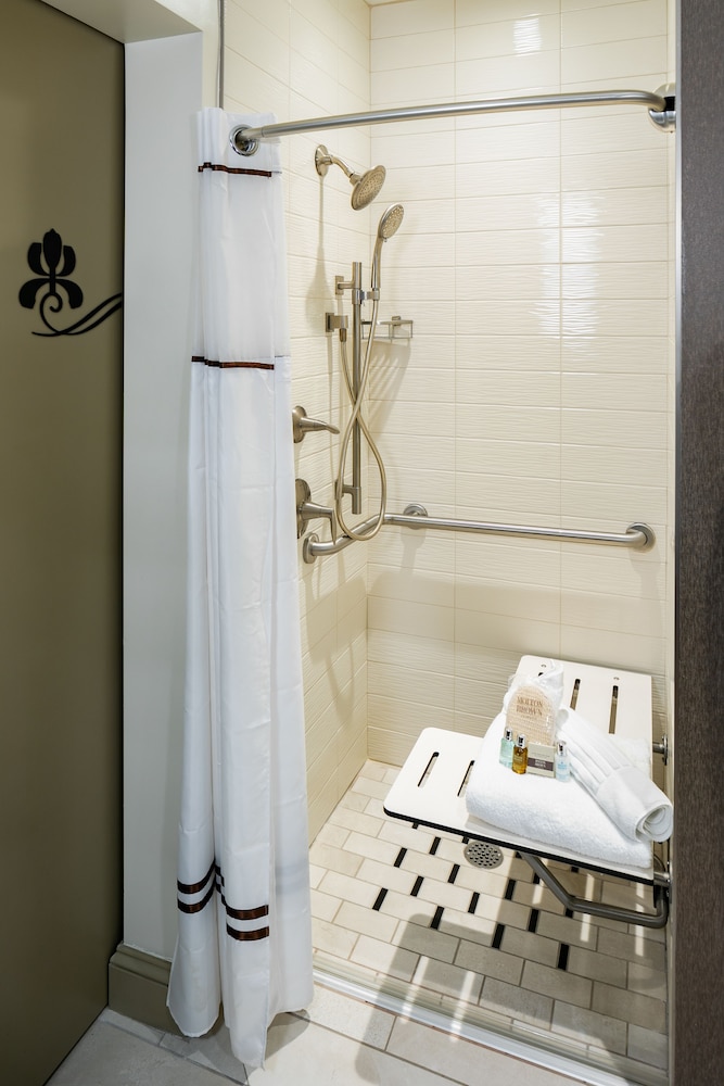 The Tennessean Personal Luxury Hotel 20/57