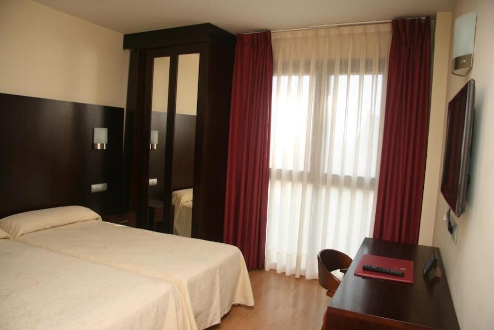 Hotel 44 12/28
