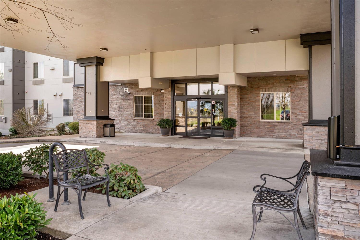 Comfort Suites Eugene University, OR 24/24