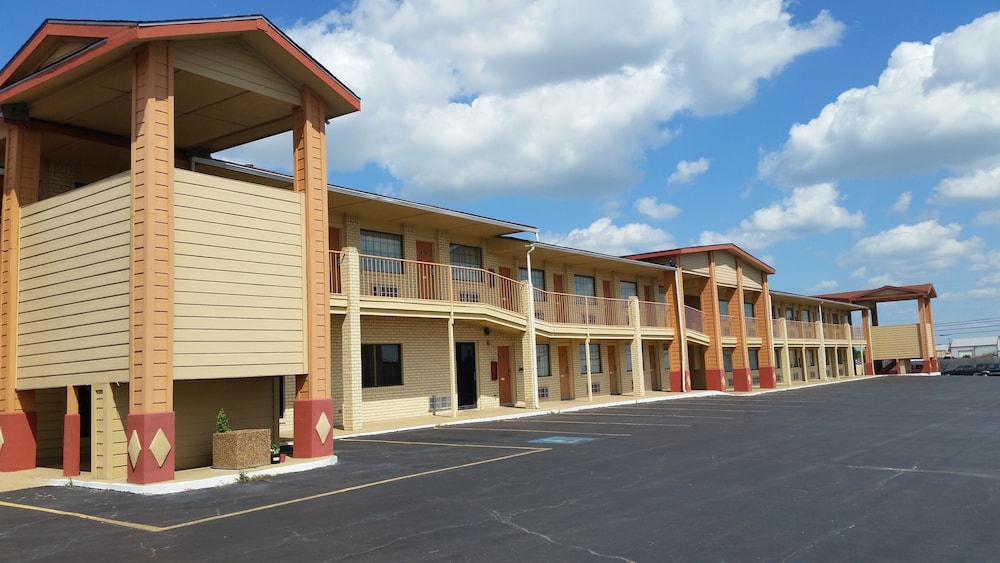 Super 8 by Wyndham Waco/Mall area TX 3/31