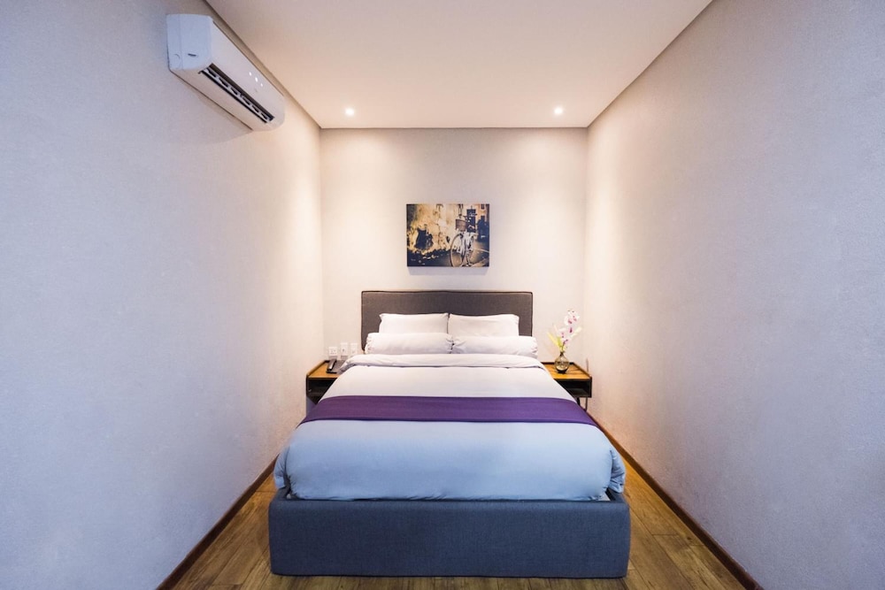 Axiaa Hotel 12/38