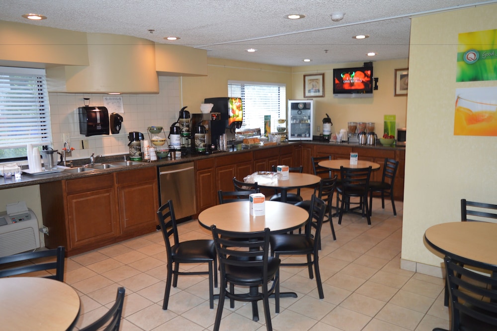 Quality Inn & Suites Lacey Olympia 51/66