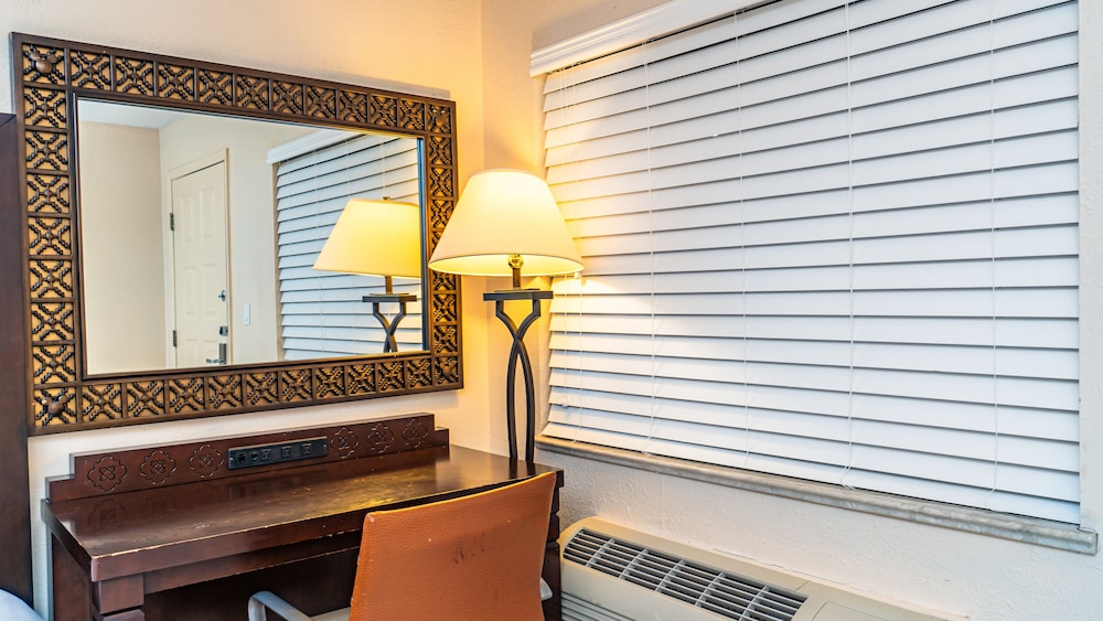 Sevilla Inn 38/41