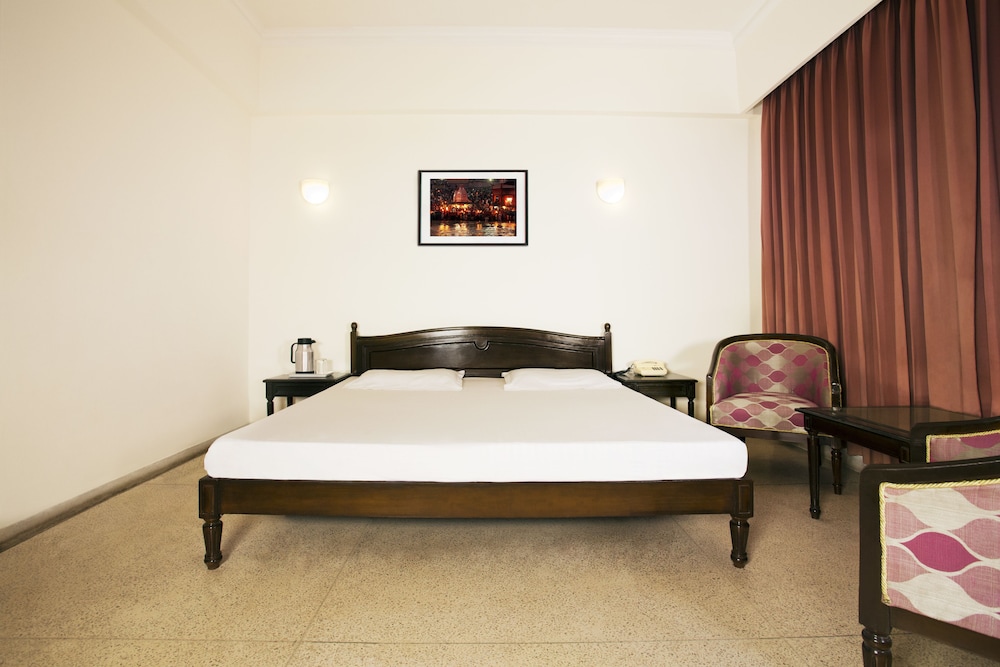 Alpana Hotel 11/34
