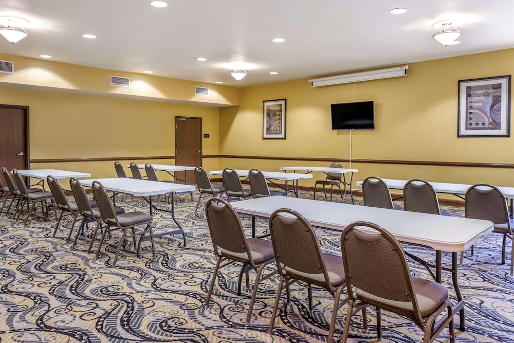 Comfort Suites Jonesboro University Area 27/32