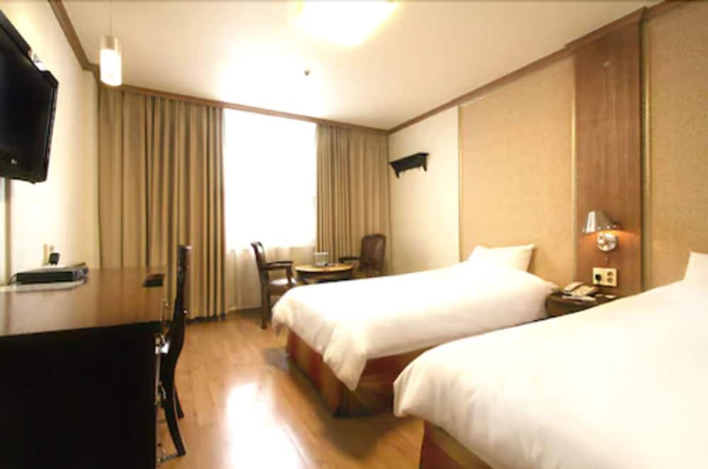 Olympic Hotel 7/49