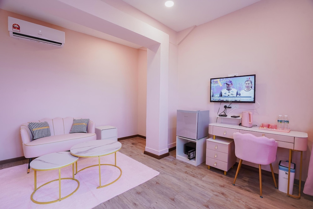 Pink Cabana Hotel 65/78