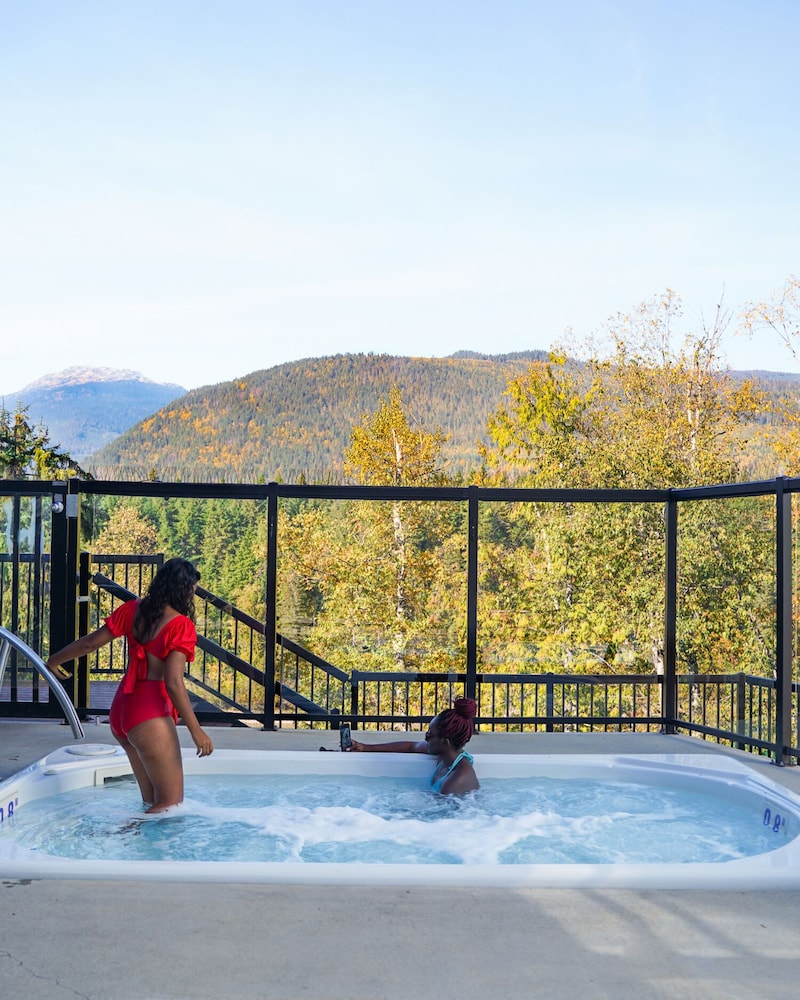 Basecamp Resorts Revelstoke 18/42