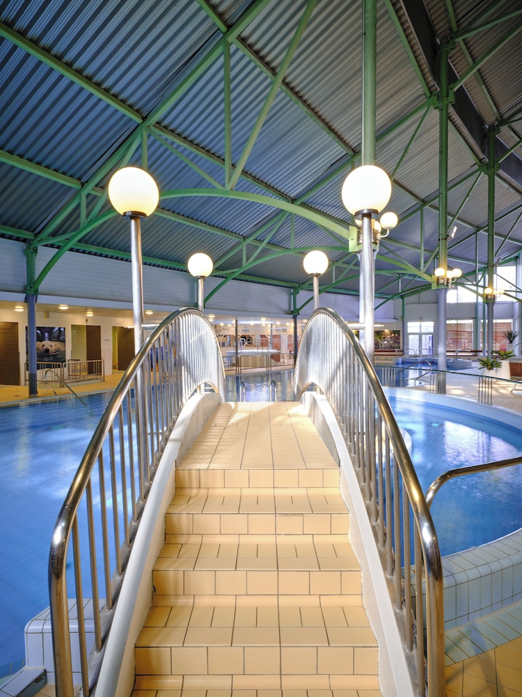swimming pool spa